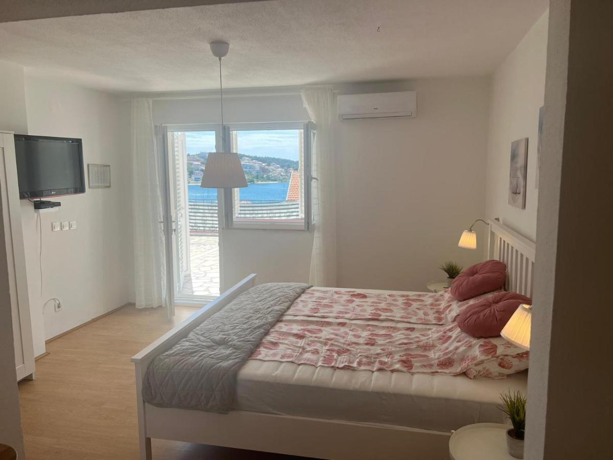 Studio-Appartements Emwey Trogir Exterior photo