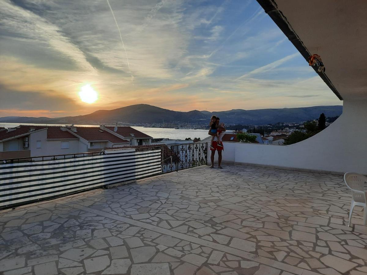 Studio-Appartements Emwey Trogir Exterior photo